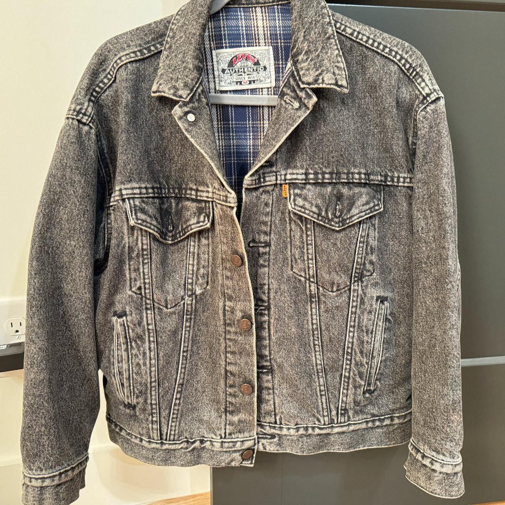 Vintage 90s Levi’s Acid Washed Black /Plaid Flannel Lined Denim Jacket